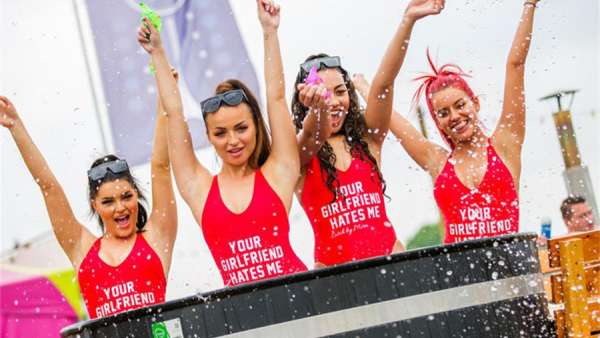 荷蘭今年的戶外露營(yíng)活動(dòng)策劃太歡樂(lè)了，你想要的統(tǒng)統(tǒng)滿足你