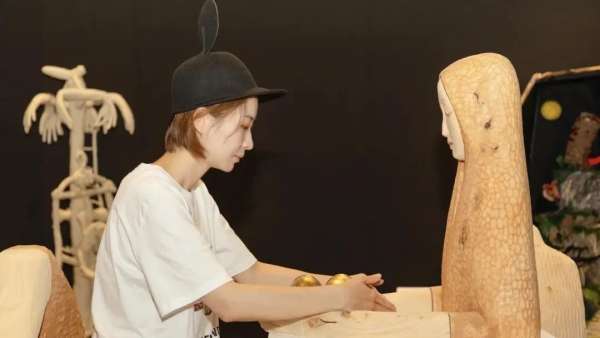 西單商業(yè)與藝術(shù)結(jié)合的乘風破浪畢業(yè)生藝術(shù)展覽活動情感底色倍增