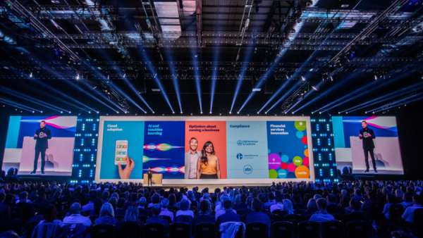 最美行業(yè)活動策劃Xero大會，舞臺上RGB燈珠視覺效果杠杠