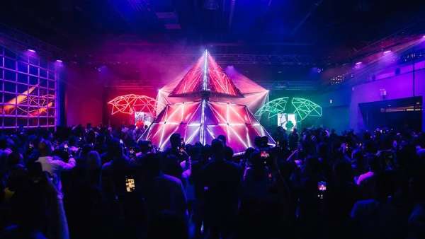 北面新品發(fā)布會(huì)活動(dòng)策劃的立體三角體金字塔太酷炫了