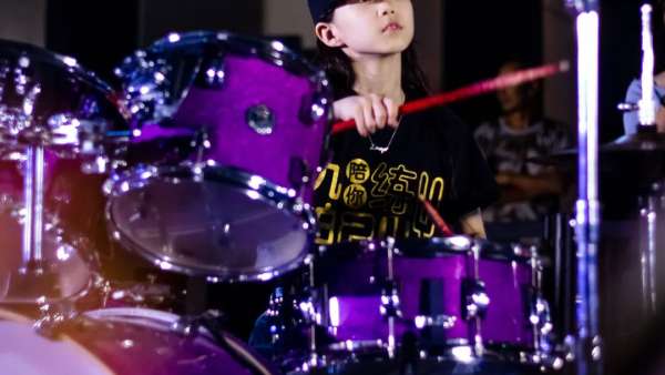 龍湖里夜色里的創(chuàng)意市集活動策劃有著自己分外鮮明的性格棱角