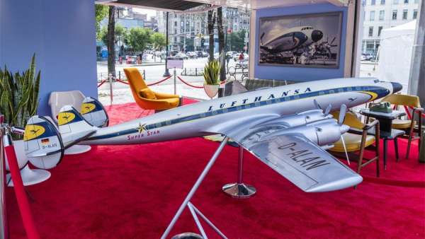 漢莎航空60周年慶典活動策劃以體驗(yàn)式快閃搭建了黃金時代的飛行體驗(yàn)