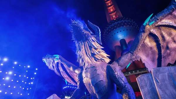 英雄聯(lián)盟全球總決賽陸家嘴的線下助威活動(dòng)策劃的巨龍，霸氣