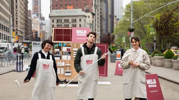 無印良品在紐約熨斗廣場策劃的移動清潔亭快閃店活動蠻有趣的