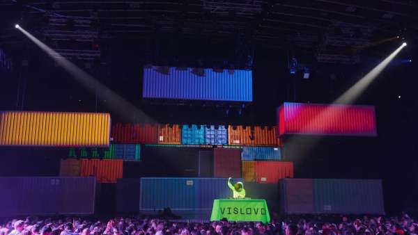 集裝式設(shè)計(jì)概念的音樂(lè)晚會(huì)活動(dòng)策劃，獵奇且精彩繽紛