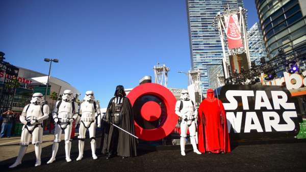 Target百貨推廣活動策劃以「星球大戰(zhàn)」展開了史詩般的3D旅程