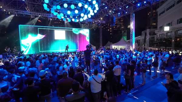 馬來西亞國油科學節(jié)活動策劃特邀的擬人機器人給活動潤色不少