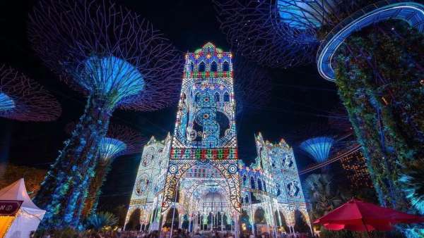 高達(dá)21米的亞洲最高燈光圣誕樹展覽活動(dòng)策劃簡(jiǎn)直就是圣誕仙境