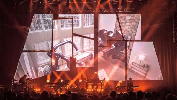 Oneohtrix Point Never音樂(lè)會(huì)活動(dòng)策劃的舞美太帶勁，辨識(shí)度強(qiáng)