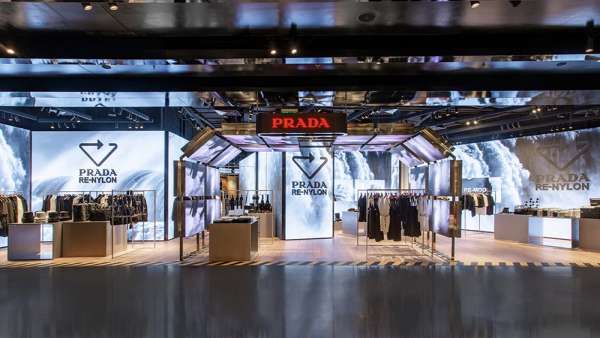 Prada再生尼龍系列快閃店活動(dòng)策劃再現(xiàn)“再生尼龍”沉浸體驗(yàn)