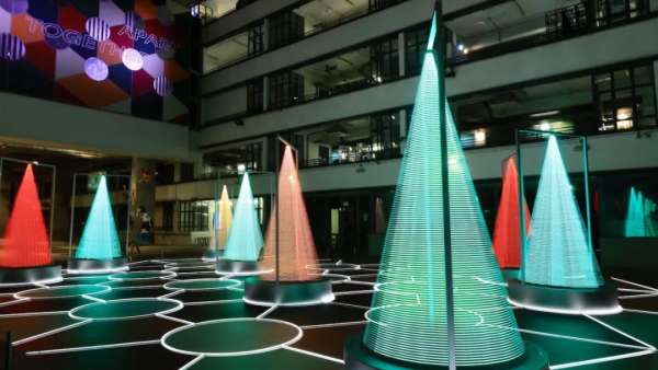 一米距離的圣誕主題活動策劃裝置既有愛又夢幻流光，真美