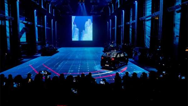 自動(dòng)駕駛出租車(chē)發(fā)布會(huì)活動(dòng)策劃充滿了科技感，全新技術(shù)熟練駕馭