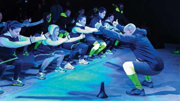 耐克冬季訓(xùn)練服發(fā)布活動策劃把900平空間改成了高科技冰川體驗區(qū)