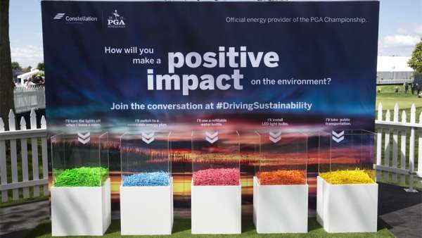 環(huán)保激活活動策劃制作了5萬個彩色高爾夫球座，幫助地球的形式很新穎