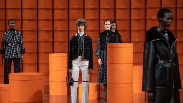 愛馬仕2021秋冬女裝系列發(fā)布會(huì)活動(dòng)策劃開創(chuàng)了發(fā)布的全新形式