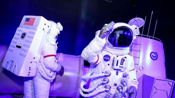 易車蟲洞穿越主題展覽活動策劃帶你穿越100年后的汽車生活