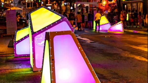 聲光變色互動展示活動策劃裝置夠神奇的，顏色像糖果色般美麗