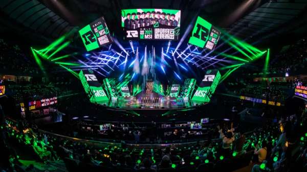 2021LPL春季賽事活動策劃呈現了實體場景環(huán)繞的全視角觀看體驗