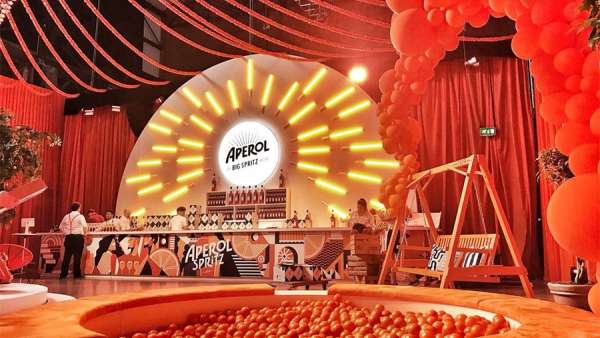 開胃酒體驗式派對活動策劃居然有點橙黃色的「運河」，真有趣