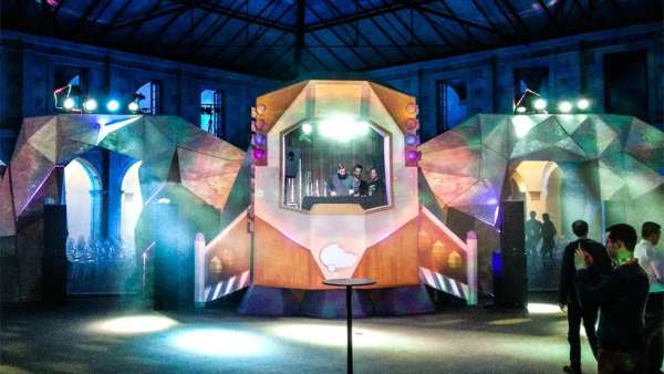 TFF峰會(huì)活動(dòng)策劃現(xiàn)場(chǎng)竟變成富有創(chuàng)意的月球隕石坑，太精彩了