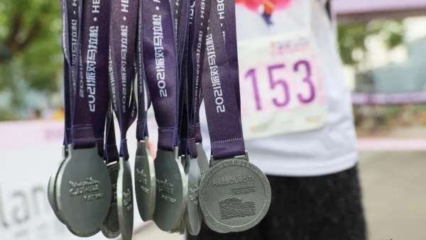 派對馬拉松彩跑活動策劃嗨翻了，現(xiàn)場熱情勝過當天的高溫