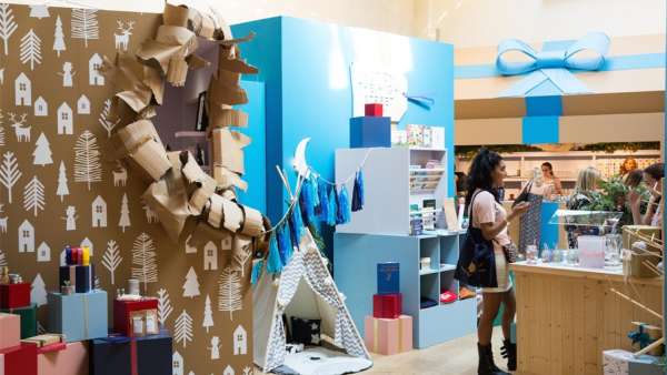 在線購(gòu)物網(wǎng)站推廣活動(dòng)策劃用一個(gè)巨型禮物盒的概念調(diào)動(dòng)客戶參與性