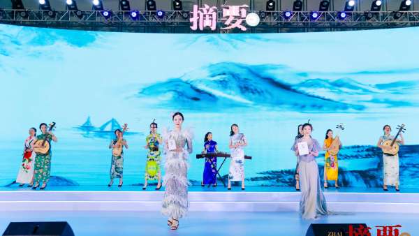 貴州摘要酒摘香盛宴活動策劃了“迎香時”“薦香時”“品香時”“摘香時”四大篇章