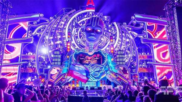 “阿爾法未來(lái)人”電子音樂(lè)節(jié)活動(dòng)策劃創(chuàng)下了超過(guò) 50000人聚集的紀(jì)錄