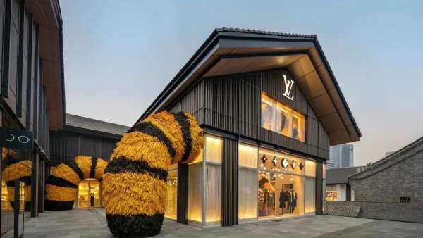 成都太古里L(fēng)V的虎年藝術(shù)展覽活動(dòng)策劃裝置毛茸茸的，太萌了