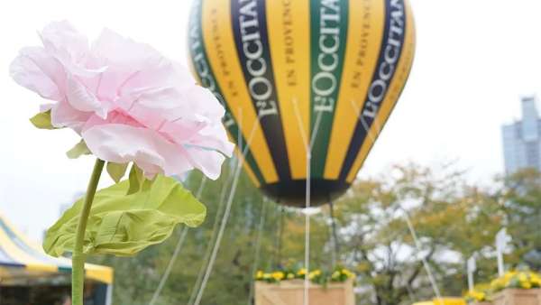 歐舒丹產(chǎn)品體驗活動策劃現(xiàn)場設置了一個巨大的氣球，甚是吸睛