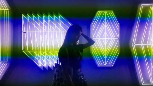 楊牧石華南首個(gè)展覽活動(dòng)策劃“單面拼接”開(kāi)啟了一場(chǎng)不設(shè)限之旅