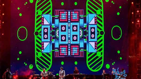 三亞之夜群星演唱會(huì)活動(dòng)策劃星光熠熠，觀眾氣氛熱情高漲