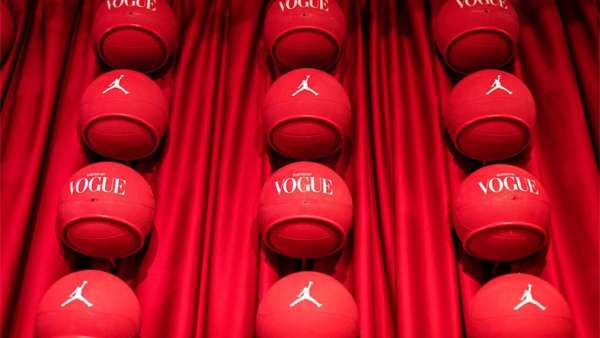 喬丹品牌X《時(shí)尚》聯(lián)名款快閃活動(dòng)策劃深受超級(jí)粉絲的喜愛(ài)