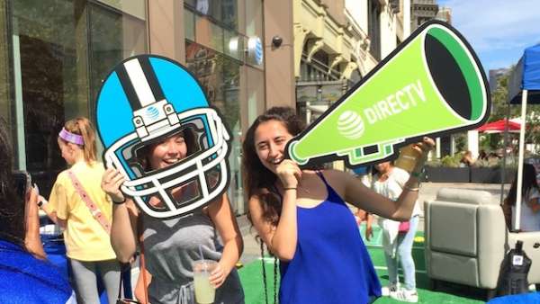 DirecTV 美國(guó)橄欖球大聯(lián)盟體驗(yàn)活動(dòng)驚現(xiàn)波士頓街道