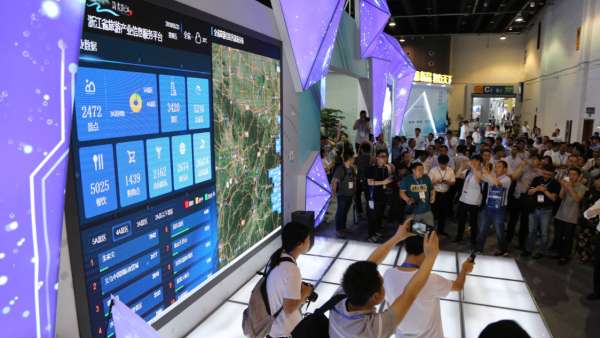 最潮AR體驗、超酷全息互動、最炫全景攝影,還等什么,周六見!