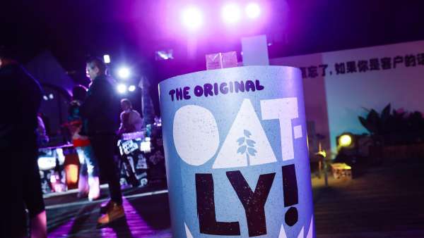 Oatly&廣告人之夜活動(dòng)策劃現(xiàn)場(chǎng)激情上演“噴火特技”
