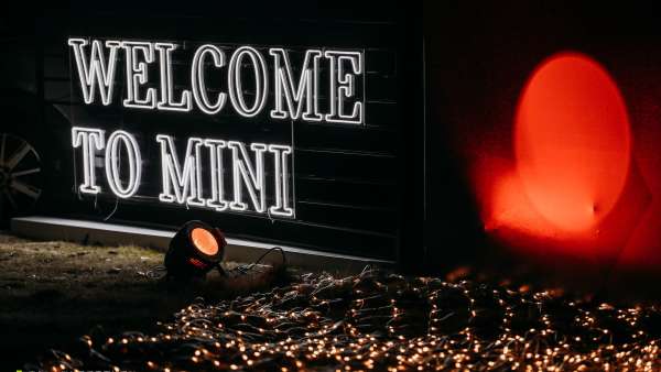 沉浸式感受MINI「寵你」小樹林圣誕季草地派對活動策劃吧