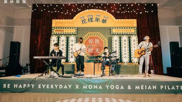 莫納&美岸這場(chǎng)港風(fēng)復(fù)古主題答謝會(huì)活動(dòng)策劃呈現(xiàn)了復(fù)古與現(xiàn)代的碰撞