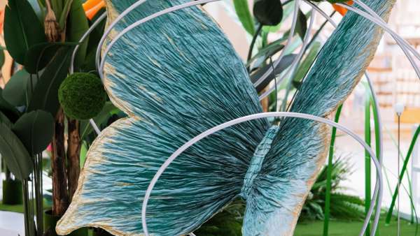 漫步蝶變新·生藝術(shù)展覽活動(dòng)策劃中，如置身春日花園