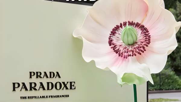 Prada紐約時裝周限時快閃活動策劃充滿了香水氣泡