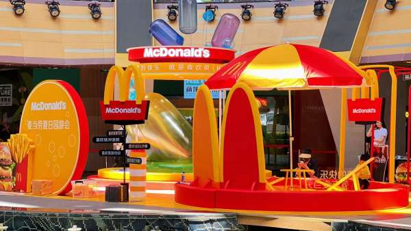 麥當勞可樂杯主題快閃活動策劃全是麥當勞的經(jīng)典元素